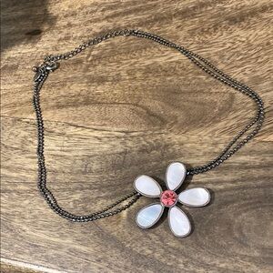 🌼 Lia Sophia mother of pearl flower necklace